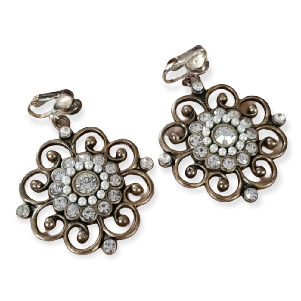 Vintage 1960s Hippie Faux Pearl and Rhinestone Antique Goldtone Clip Earrings - Picture 3 of 11